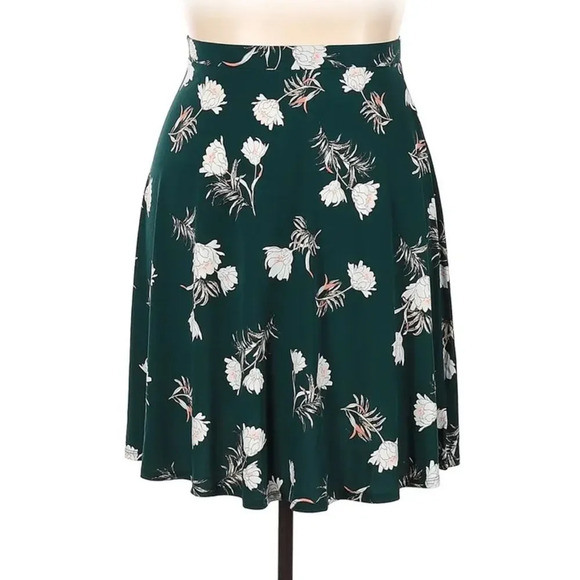 GILLI Jaclyn Knit Skirt in‎ Dark Green - Picture 1 of 6